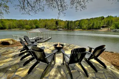 Image de Picturesque Point on Beautiful Lake Nottely
