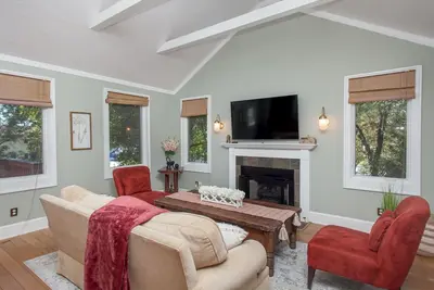 Image de Charming Updated 3 Bedroom Home Near Downtown