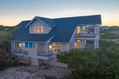 Image de 5 Bedroom/5. 5 Bath Oceanfront Retreat w/ Private Beach Access