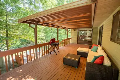 Image de Cozy** Hideaway at Fairfield Bay- enjoy this cozy home with great outdoor space