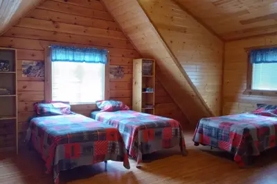 Image de Cozy 2 bedroom cabin with spacious loft perfect for the family