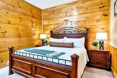 Image de Charming Cabin Retreat with Grill, Deck & Resort Perks