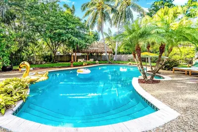 Image de New! Htd Pool/Hot Tub /5 Min To Beach/ Tiki Hut!