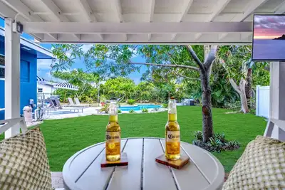 Image de New! Htd Pool/Hot Tub 7min To Airport & Beach! !