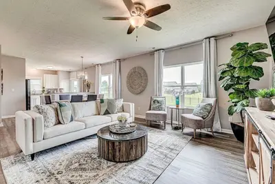 Image de Luxe Home in the Heart of Westfield! !