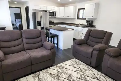Image de Modern private home central location to beautiful coastal views