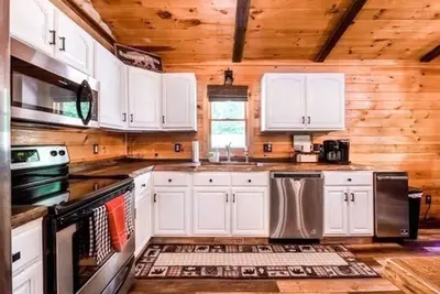Image de 4 Br Cabin 1 Mile from downtown; gameroom& hot tub