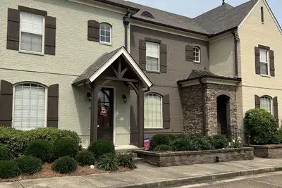Image de Great Location! Spacious condo1 mile to the Campus and short drive to the square