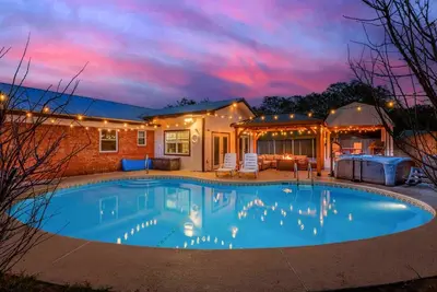 Image de Coastal Escape: Heated Pool, Hot Tub, Grill!
