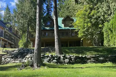 Image de Large 5 bedroom Lakefront cabin