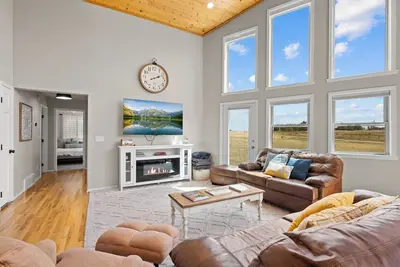 Image de 20 ft swim spa! 5 bed, 4 bath, hot tub, 5 acres, game room, north Co Springs!