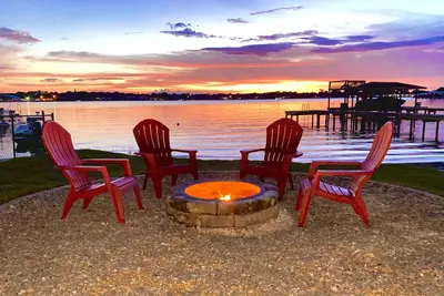 Image de Relaxing Sunset Retreat on Lake Clay with Private Dock, Beach, and Game Room!