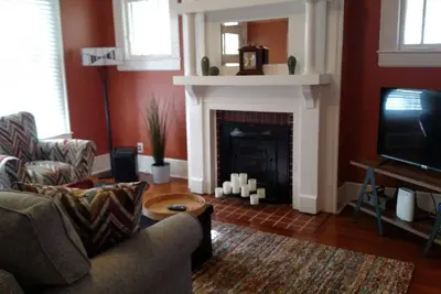 Image de Renovated historic Craftsman bungalow near Winston Salem and mountain activities
