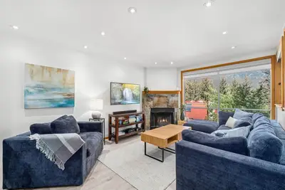Image de 3br | Whistler Creek Ridge | Ski-in/out | Private Hot Tub | Wood Fire | Heated Flooring