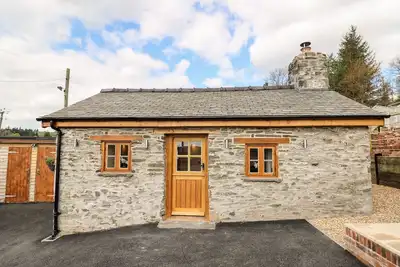 Image de The Old Cobblers Shop, romantic, with hot tub in Llandrindod Wells