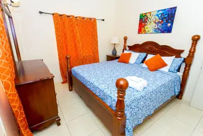 Image de King Bed In Cozy Portmore Gated Community