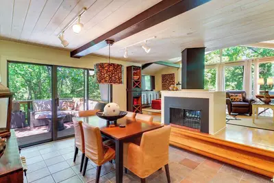 Image de Woodsy Mountain Home Escape: Walk to Marina!