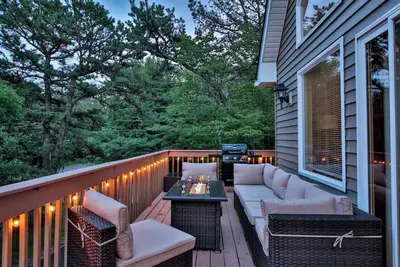 Image de Poconos Chalet w/ Hot Tub near Lake, Pool and Beach