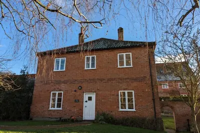 Image de Family cottage overlooking the duck pond, on a farm near Norwich City