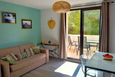 Image de T2 au calme, piscine, plage 400 m, terrasse sans vis-à-vis