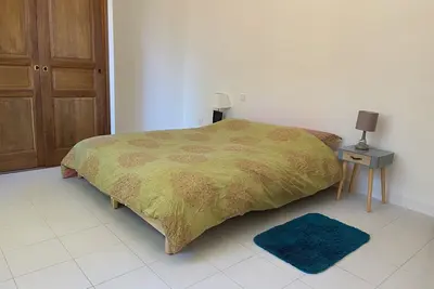 Image de Villa avec piscine au calme en bordure de forĂŞt
