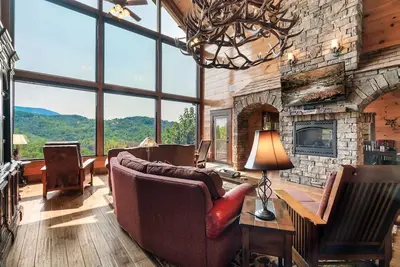 Image de Incredible Custom Home! Amazing Views! Pool Table! Theater Room!