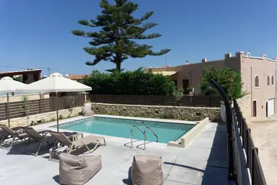 Image de Brand new villa in picturesque village!