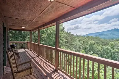 Image de Rustic Young Harris Cabin w/ Fire Pit & Views