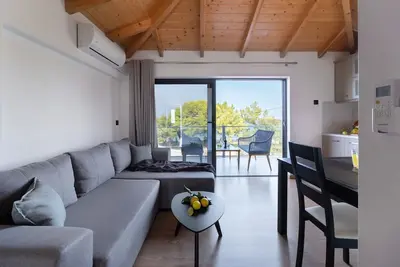 Image de Villa avec vue sur la mer, jardin partagé et Wi-Fi.