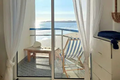 Image de \"Cosy Beach\" Feet in the water, 2 bedrooms with balcony-terrace Sea & Wild Coast 🌊