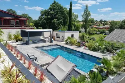 Image de Villa avec Piscine Proche Bordeaux