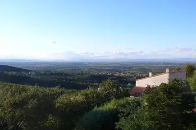 Image de Above the vineyards on the forest slope: cozy apartment with a dream view