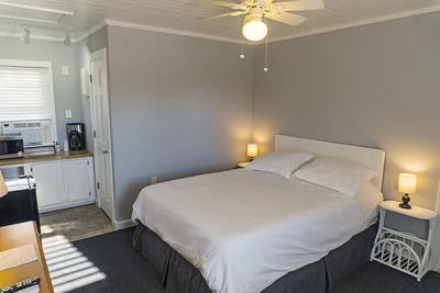 Image de Queen bed, 100 meters from oceanfront