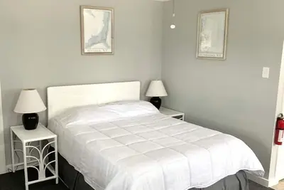 Image de Queen bed, Kitchenette 100 Meters From Oceanfront