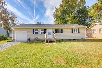 Image de New Bern Abode w\/ Yard ~ 2 Mi to Neuse River
