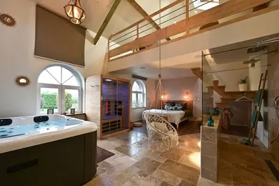 Image de Instinct - Jacuzzi, Sauna, Apéritif dînatoire et petit déjeuner
