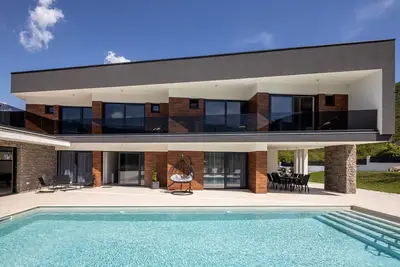 Image de New! Villa Nella Foresta with private 66sqm heated pool, Whirlpool, Tennis court, Gym, Billiards, 4 en-suite bedrooms