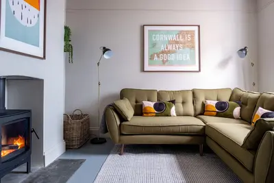 3 Bed luxury cottage in Cornish coastal village perfect for families