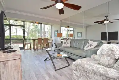 Image de Upgraded Stunning 2 Bed 2 Bath Condo! Water View