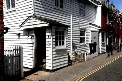 Image de Bridewell Cottage in the heart of Tenterden - Pass The Keys