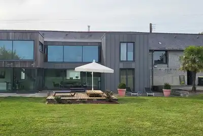 Image de Villa Combined Modernity And Stones. Ideal For Family Or Work