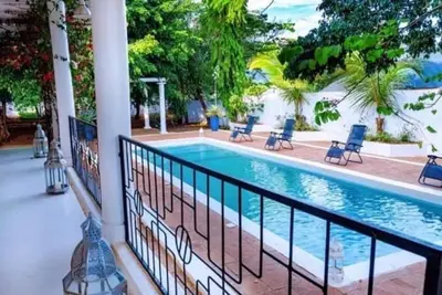 Image de En-Suite family room in Amans Luxury Villa with private pool