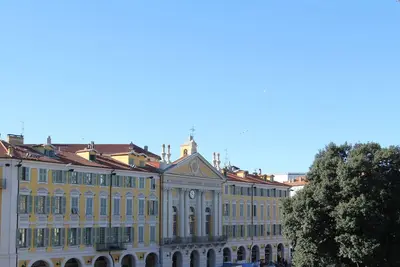 Image de Centre Historique Sur Une Des Plus Belles Places De Nice.