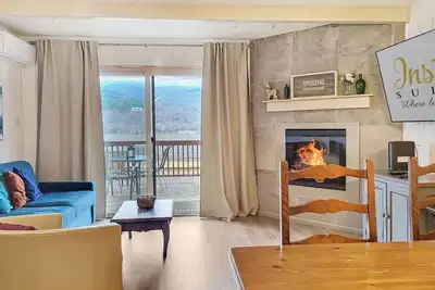 Image de The Mountain Lake house by Instant Suites | ❤️ of Mont-Tremblant