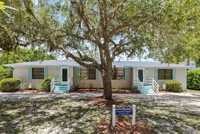 Image de Charming East End Cottage, Steps to Beach