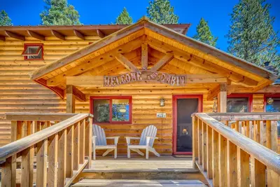 Image de Slice of heaven! \n\n Log home w/huge deck & outstanding views on 7 acres w/creek