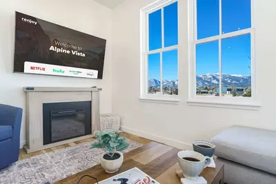 Image de Alpine Vista! Walk to Downtown South Main in Bv!