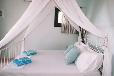 Seaside private room with seaview -  only 1 min walk from the beach!