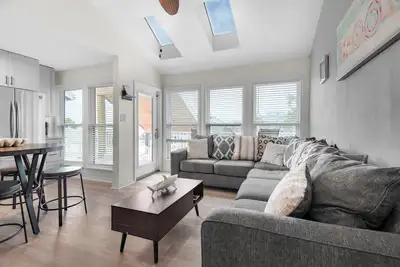 Image de 🌅Beautiful Condo-Steps From Gulf-2br / 2ba-Sleep 6-LaBahia 224🌅