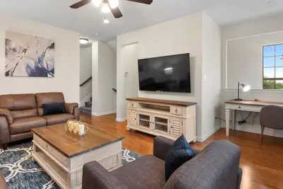 Image de Rare 3 Story Townhouse with Private Yard